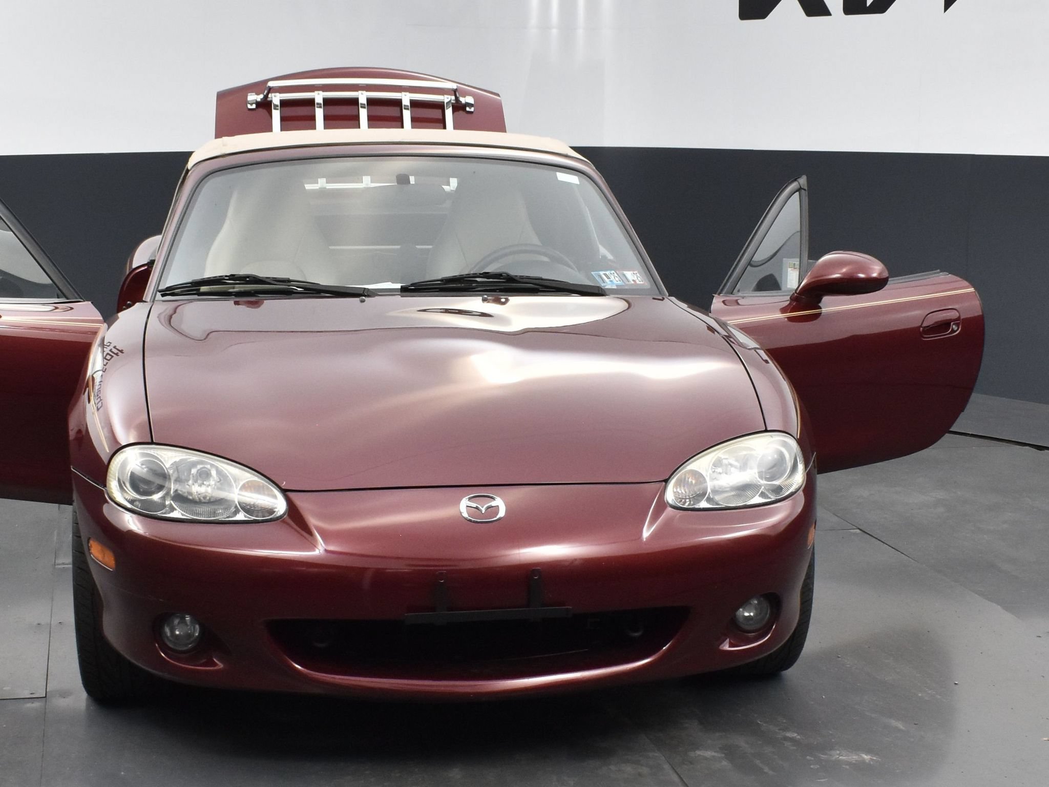 Used 2003 MAZDA MX-5 Miata RWD image 25