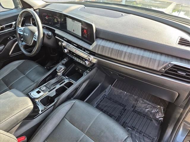 Used 2024 Kia Telluride EX w/ EX Captain's Chair Package FWD image 24