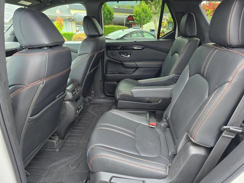 Used 2023 Honda Pilot TrailSport image 18