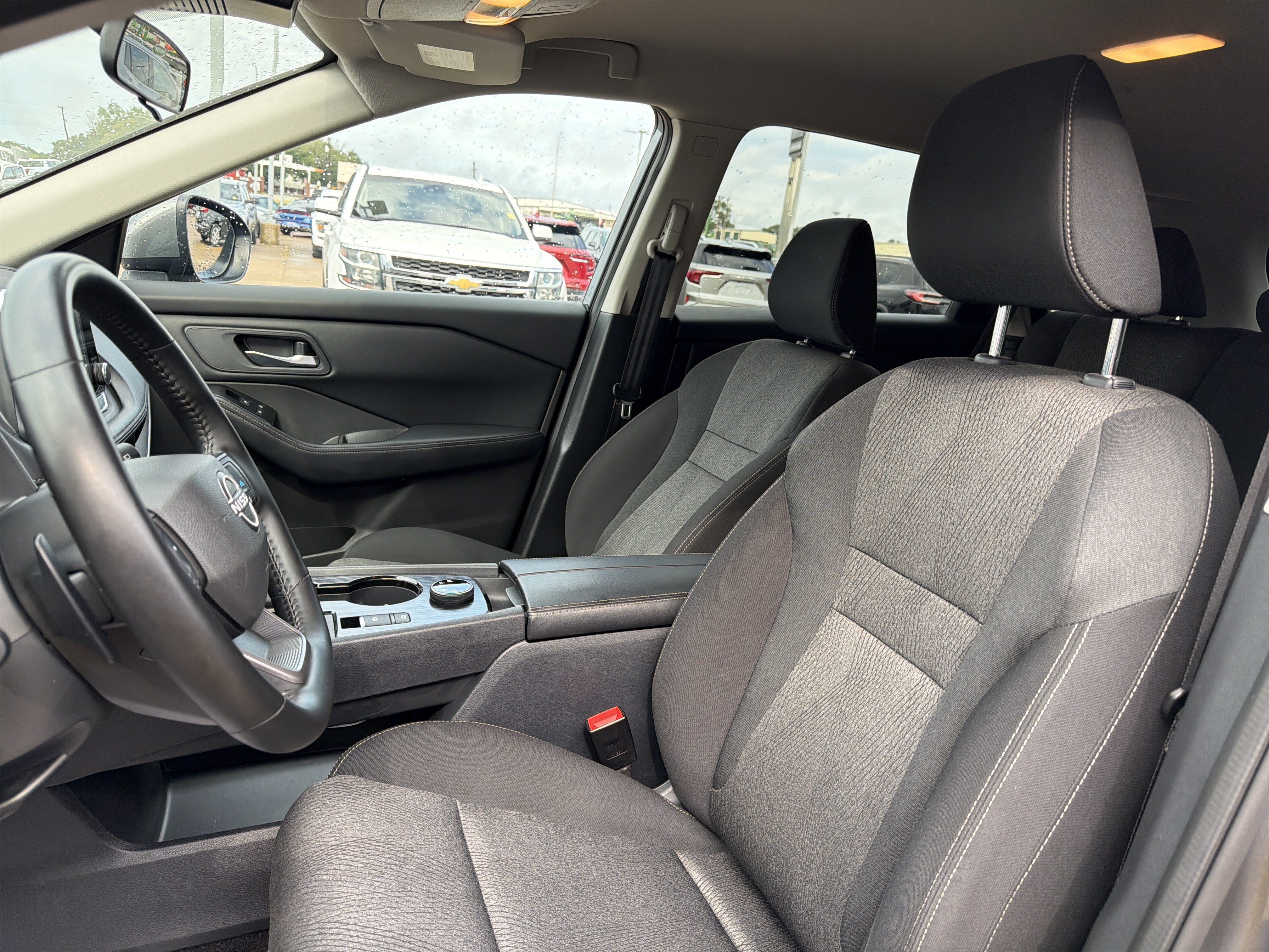 Used 2025 Nissan Rogue SV AWD/4WD image 5
