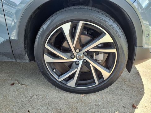 Used 2022 Volvo XC40 T5 R-Design w/ Advanced Package image 28