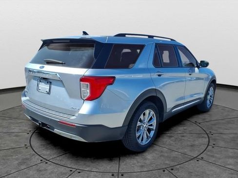 Used 2021 Ford Explorer XLT w/ Equipment Group 202A AWD/4WD image 4
