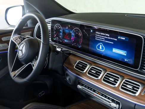 Used 2025 Mercedes-Benz GLE 350 4MATIC image 30