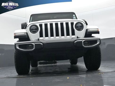 Used 2018 Jeep Wrangler Unlimited Sahara image 18