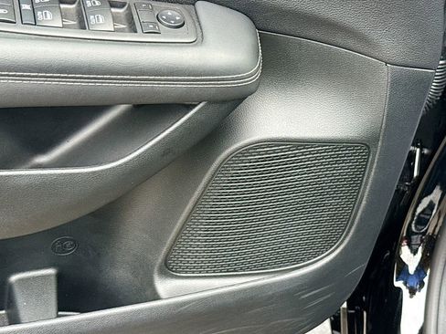 Used 2026 Chrysler Pacifica Select image 20