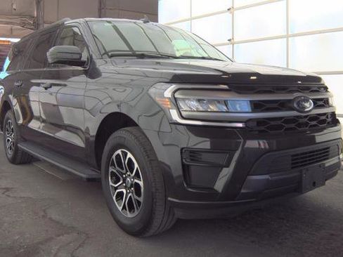 Used 2024 Ford Expedition Max XLT image 2