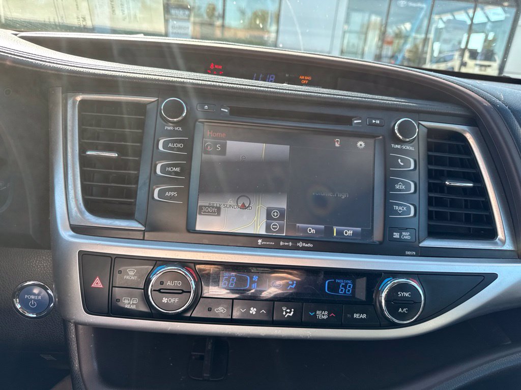 Used 2017 Toyota Highlander XLE AWD/4WD image 10