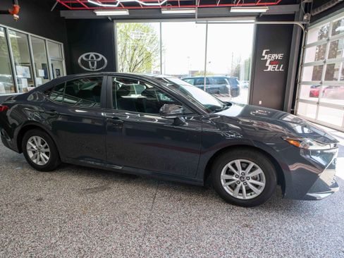 Used 2025 Toyota Camry LE image 5