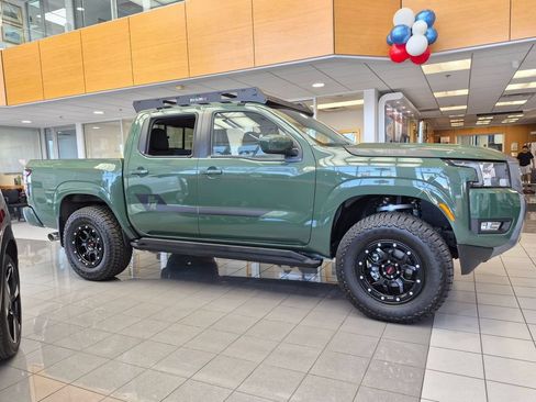 Used 2025 Nissan Frontier SV w/ SV Convenience Package AWD/4WD image 4