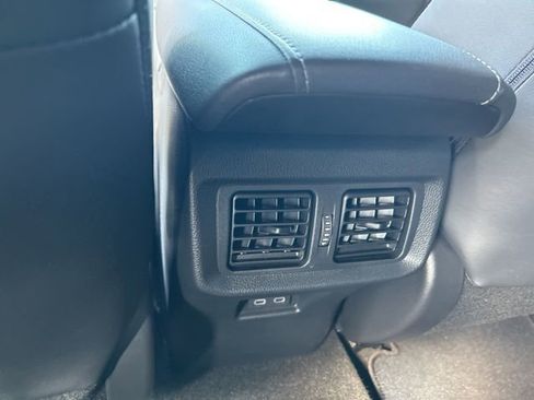 Used 2024 Toyota Venza XLE image 39