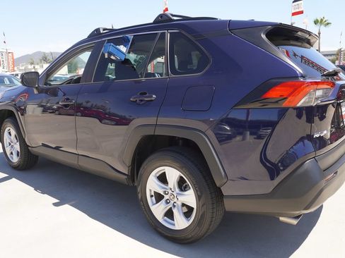 Used 2021 Toyota RAV4 XLE FWD image 5