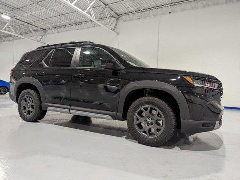 New 2025 Honda Pilot TrailSport image 2