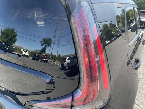 Used 2023 Kia Soul LX FWD image 11