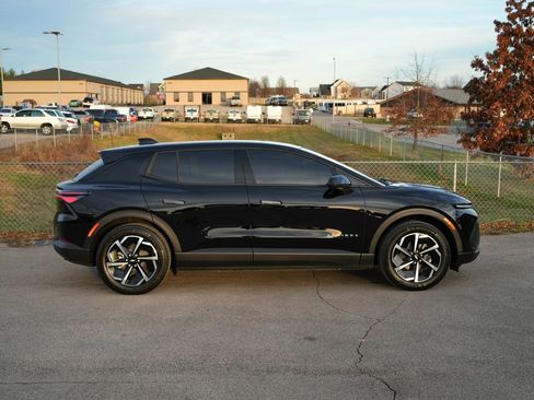 Used 2025 Chevrolet Equinox EV LT image 4