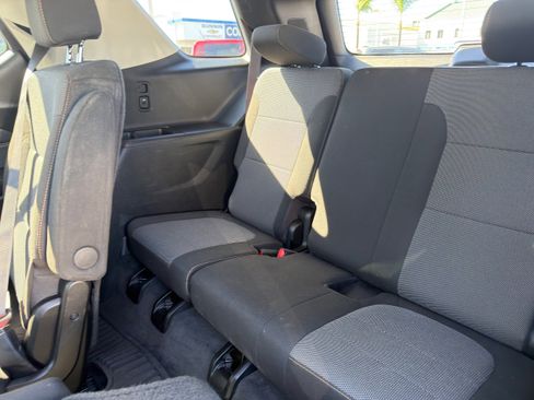 Used 2020 Chevrolet Traverse LT image 20