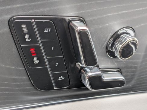 Certified 2024 Cadillac Lyriq Luxury AWD/4WD image 23