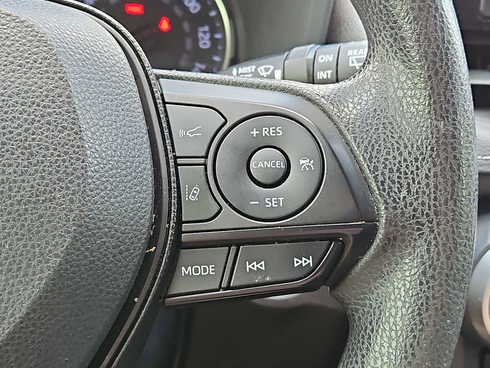 Used 2019 Toyota RAV4 XLE w/ Convenience Package FWD image 21