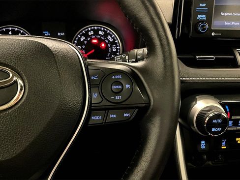 Used 2021 Toyota RAV4 XLE Premium image 12