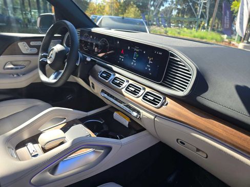 New 2026 Mercedes-Benz GLS 580 4MATIC image 12
