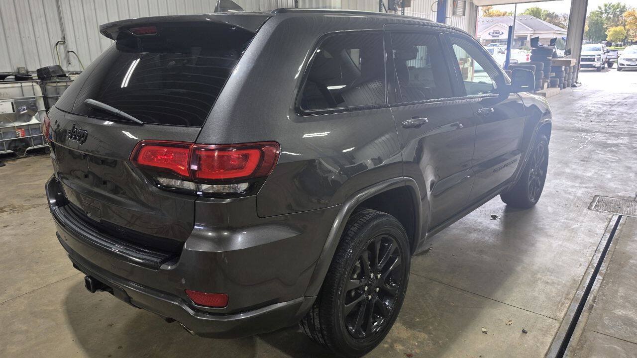 Used 2018 Jeep Grand Cherokee Altitude AWD/4WD image 7