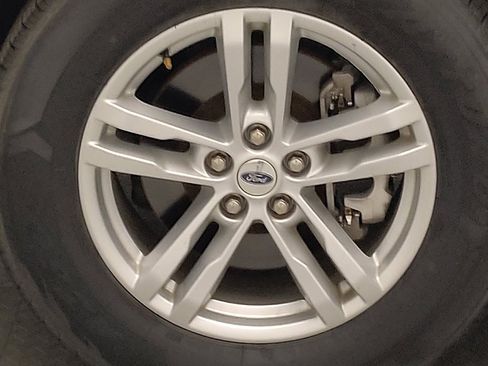 Used 2020 Ford Explorer XLT image 31