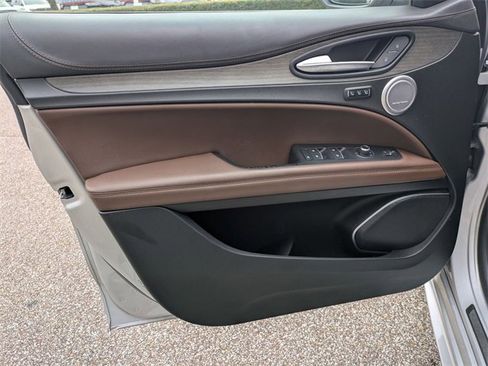 Used 2021 Alfa Romeo Stelvio Ti w/ Premium Package image 22