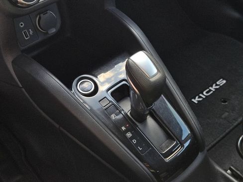 Used 2022 Nissan Kicks S FWD image 28