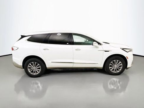 Used 2023 Buick Enclave Essence image 9
