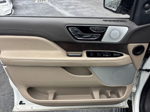 Certified 2023 Lincoln Navigator Reserve AWD/4WD image 11