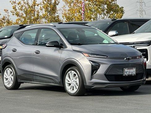 Certified 2022 Chevrolet Bolt EUV LT w/ Comfort Package image 2