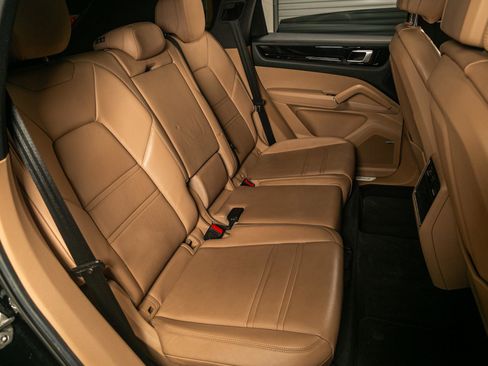 Used 2019 Porsche Cayenne AWD/4WD image 25