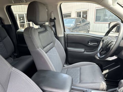 Used 2025 Nissan Frontier SV AWD/4WD image 10