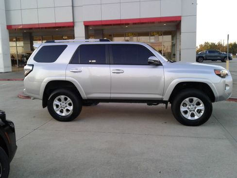 Used 2024 Toyota 4Runner SR5 Premium image 8