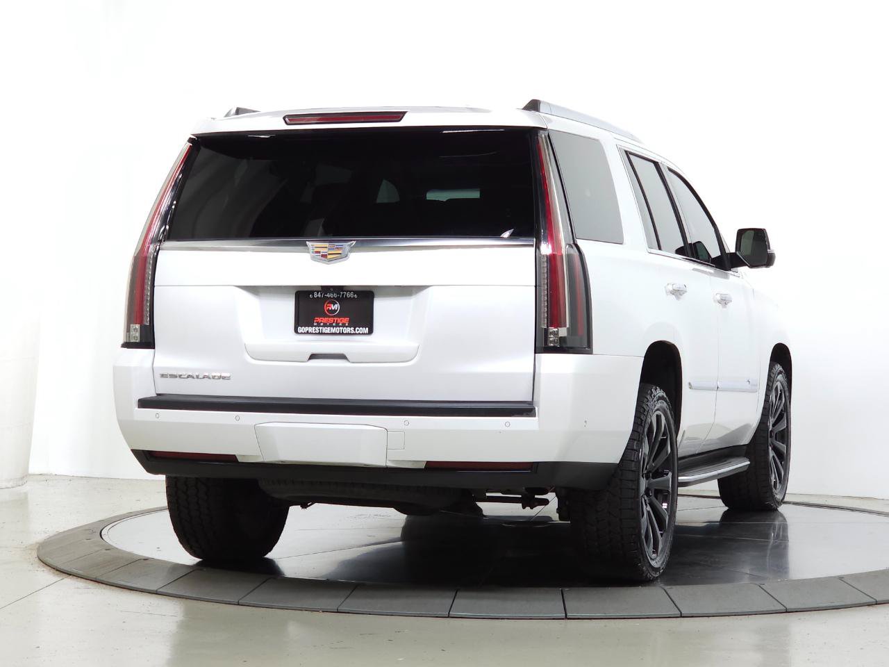 Used 2017 Cadillac Escalade Luxury AWD/4WD image 6