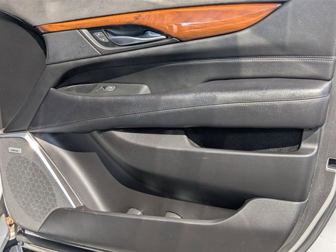 Used 2017 Cadillac Escalade Luxury image 35