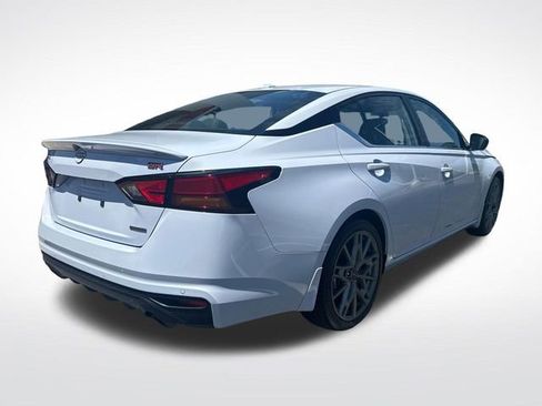 Used 2024 Nissan Altima 2.0 SR FWD image 3