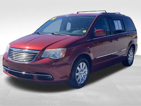 Used 2014 Chrysler Town & Country Touring image 8