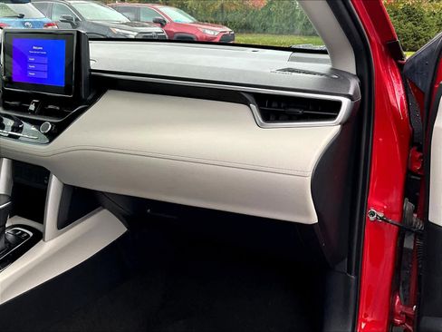 Used 2023 Toyota Corolla Cross LE image 13