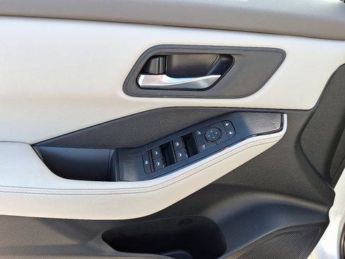 Certified 2025 Nissan Rogue SV image 13