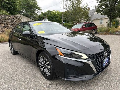 Used 2023 Nissan Altima 2.5 SV w/ SV Premium Package AWD/4WD image 8