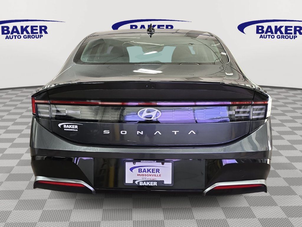 Used 2025 Hyundai Sonata SEL FWD image 6