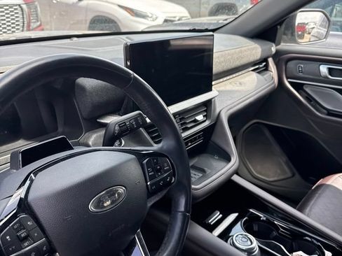 Used 2025 Ford Explorer Platinum AWD/4WD image 11