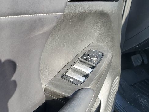 Used 2024 Mitsubishi Outlander SE Black Edition image 18