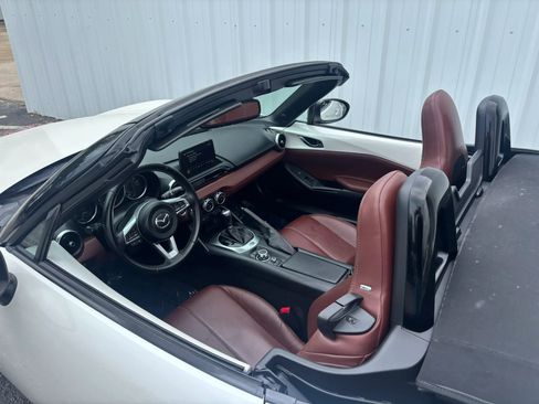 Used 2019 MAZDA MX-5 Miata Grand Touring RWD image 10