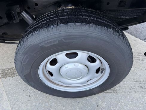 Used 2013 Ford F150 XL w/ Mid Equipment Group RWD image 9