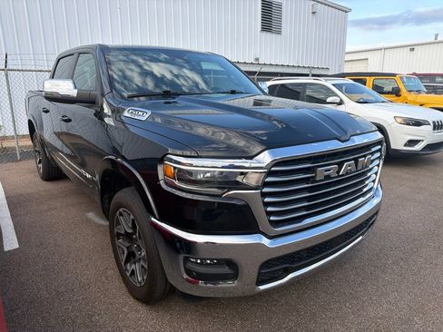 Used 2025 RAM 1500 Laramie AWD/4WD image 6