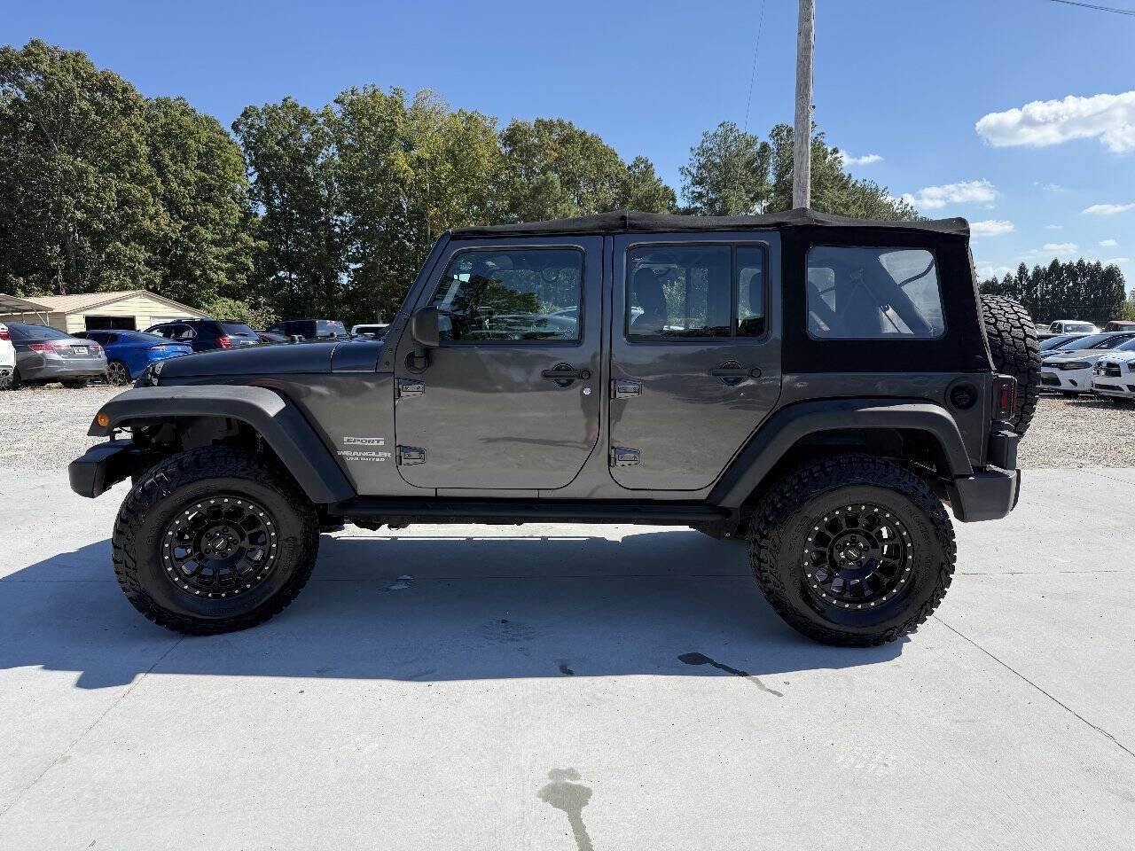 Used 2017 Jeep Wrangler Unlimited Sport w/ Max Tow Package AWD/4WD image 4