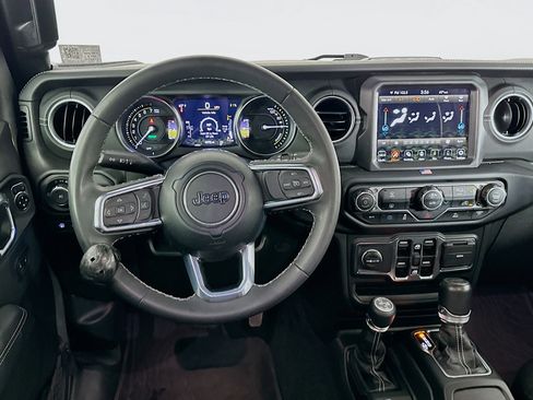 Used 2023 Jeep Wrangler Unlimited Sahara AWD/4WD image 17
