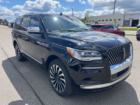 Used 2024 Lincoln Navigator Black Label AWD/4WD image 4