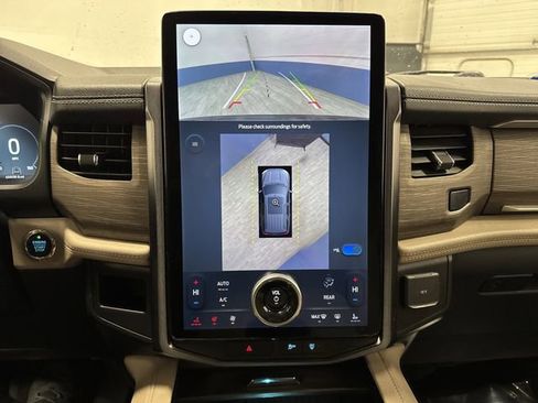 Used 2022 Ford Expedition Max Limited image 11